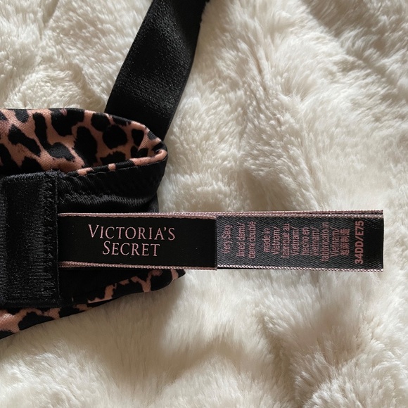 Victoria's Secret Very Sexy Shine Strap Demi Bra - Picture 5 of 6